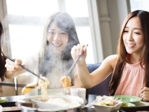 Những người mặc đẹp khi ăn có xu hướng lựa chọn thực phẩm lành mạnh nhiều hơn người mặc quần áo bình thường /// Ảnh minh họa: Shutterstock