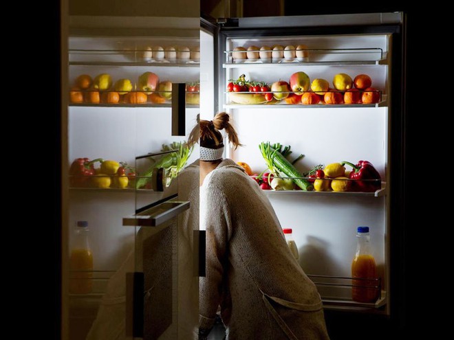 n-khuya_iqcp Ăn khuya có thể gây nguy cơ ung thư vú và tuyến tiền liệt /// Ảnh minh họa: Shutterstock