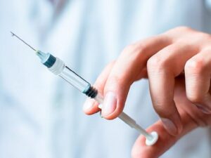 Anh Uday Azizi đã bị tiêm cùng lúc 5 liều vắc xin Pfizer vì nhầm lẫn /// Ảnh minh họa: Shutterstock