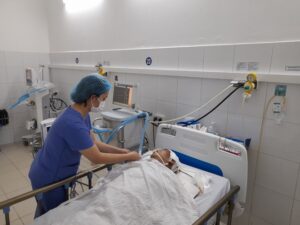Một bệnh nhân được điều trị tích cực tại BV Đà Nẵng sau cơn đột quỵ cấp /// Ảnh: BVCC