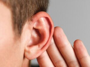 Vì đi học trễ, nam sinh 15 tuổi ở Trung Quốc đã bị cô giáo tát liên tục vào mặt đến tổn thương tai /// Ảnh minh họa: Shutterstock