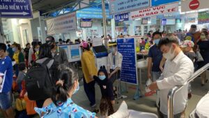 Quá tải bệnh viện là một phần nguyên nhân khiến bệnh nhân đợi lâu khi làm các thủ tục	 /// ẢNH: DUY TÍNH