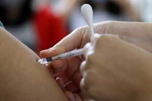 Các quốc gia đang chạy đua với thời gian để tiêm phòng Covid-19 cho người dân/// Ảnh: Đậu Tiến Đạt