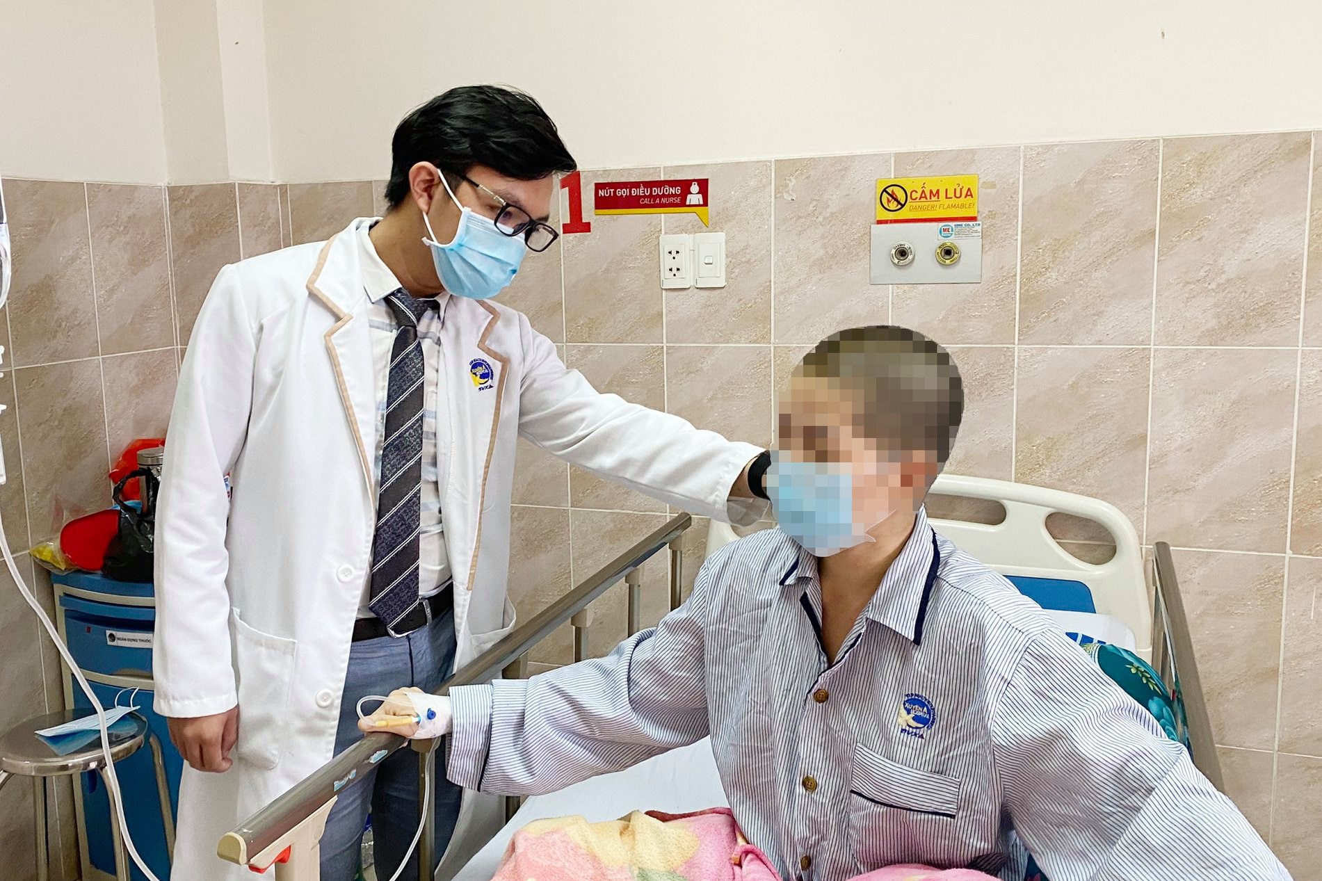 anh1_jxbm Bệnh nhân đang được chăm sóc tại bệnh viện /// ẢNH: BVCC