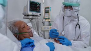 Nghiên cứu mới giúp dự đoán những người nào có nguy cơ mắc Covid-19 nặng  /// SHUTTERSTOCK