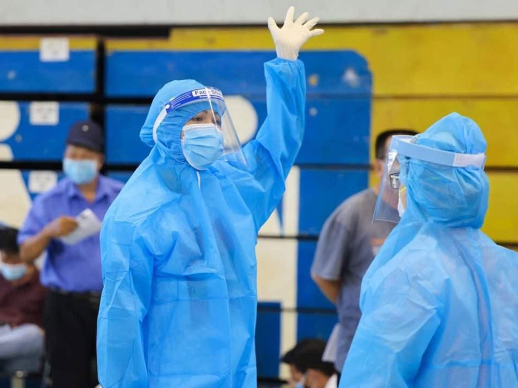 hhen-nie1_cklx Hoa hậu H’Hen Niê trong một lần tình nguyện tham gia hỗ trợ đợt xét nghiệm và tiêm vắc xin Covid-19 vừa qua tại TP.HCM /// NVCC