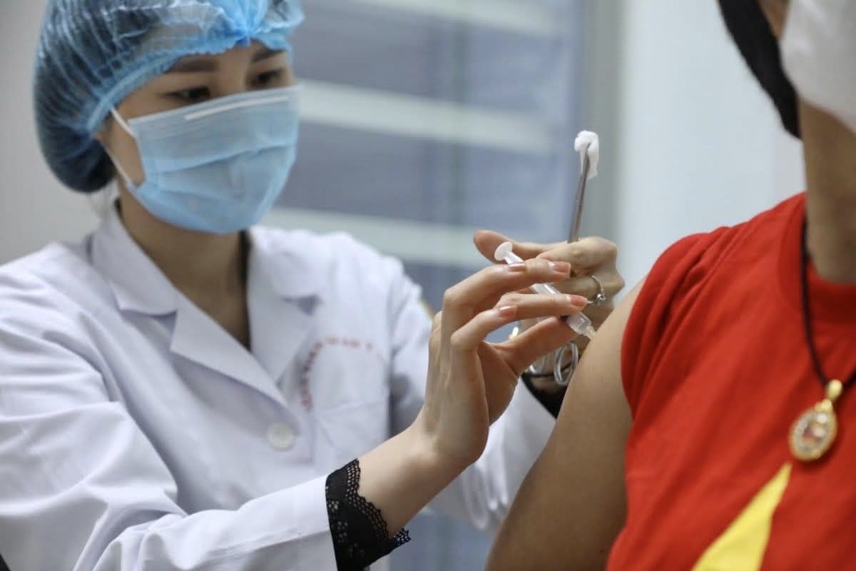 img-1240_rdds Tiêm thử nghiệm vắc xin Covid-19 Nanocovax cho tình nguyện viên /// Ảnh H.T