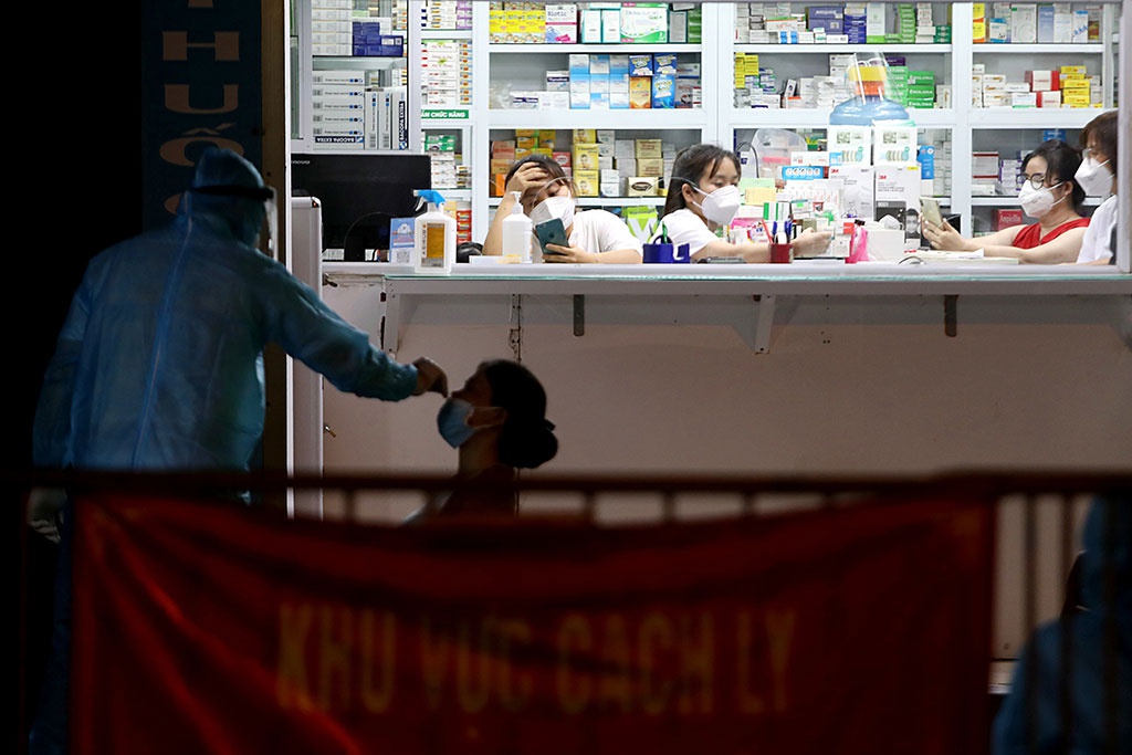 Người dân chỉ nên dùng thuốc theo đơn của bác sĩ, không nên tự ý đi mua thuốc điều trị  /// Đậu Tiến Đạt