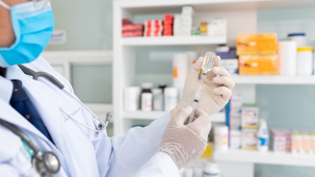 pharmacy-vaccination-syringe_ozis /// Ảnh minh họa: Shutterstock