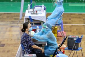 Tiêm vắc xin ngừa Covid-19 tại Q.11, TP.HCM vào sáng 22.7 /// Ảnh: Khả Hòa