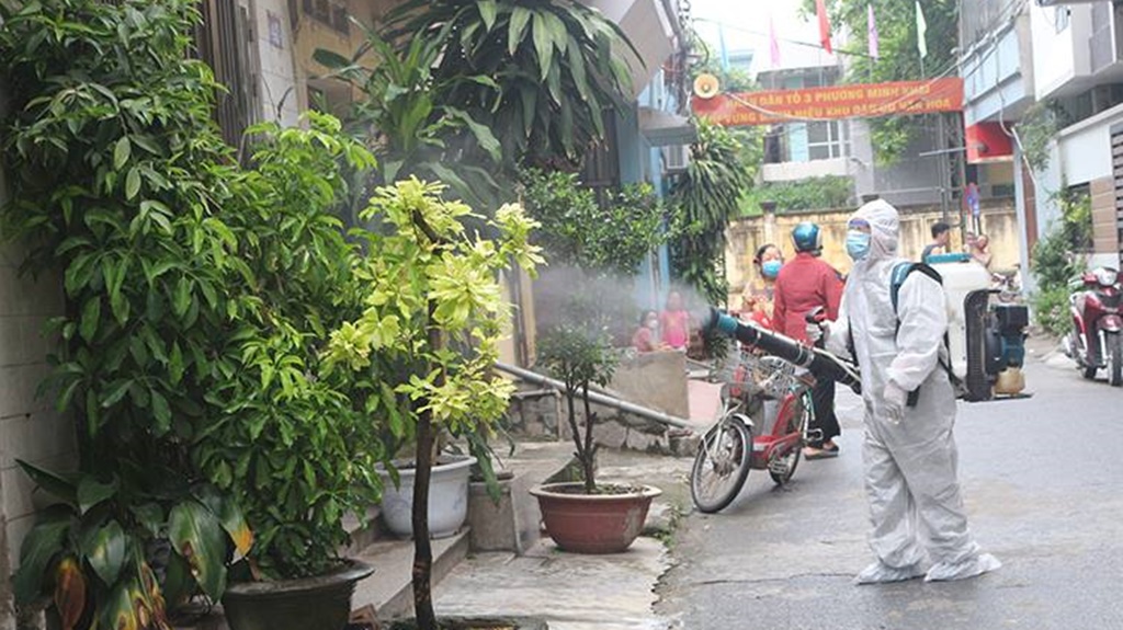 225282755_859096841390883_5119477799828132118_n_xaim Trung tâm Y tế Phủ Lý phối hợp với địa phương phun hóa chất diệt muỗi tại các khu vực có bệnh nhân  /// ẢNH CTV