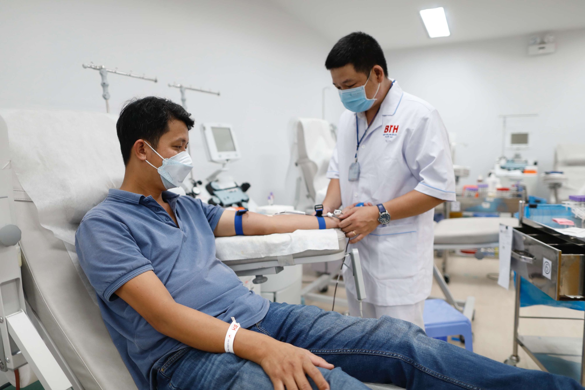 benhvientruyenmauhuyethoctphcm_ngocduong_zqic Người dân hiến máu tại Bệnh viện Truyền máu - Huyết học TP.HCM, tháng 6.2021
/// Ảnh: Ngọc Dương