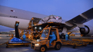 1 triệu liều vắc xin Covid-19 do Chính phủ Mỹ viện trợ về đến TP.HCM và Hà Nội trong các ngày 26 - 27.8 /// ẢNH TỔ CHỨC Y TẾ THẾ GIỚI CUNG CẤP