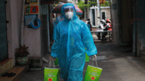 F0 tại TP.HCM được cung cấp thuốc và túi an sinh tại nhà /// Ảnh Độc Lập