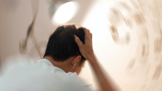 metmoi_hhni Khi mắc Covid-19, nam giới thường co các triệu chứng như khó thở, mệt mỏi, ớn lạnh và sốt /// Ảnh minh họa: Shutterstock