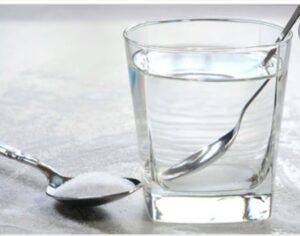 Chưa có bằng chứng cho thấy súc miệng bằng nước muối có tác dụng ngăn ngừa hoặc điều trị nhiễm trùng hô hấp, trong đó có nhiễm SARS-CoV-2 /// Ảnh: Shutterstock