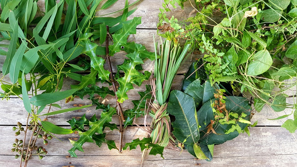 Các loại lá thường được nấu để xông
/// ẢNH: QUÁCH DUY THỊNH