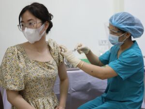 Tiêm vắc xin phòng Covid-19 /// ĐẬU TIẾN ĐẠT