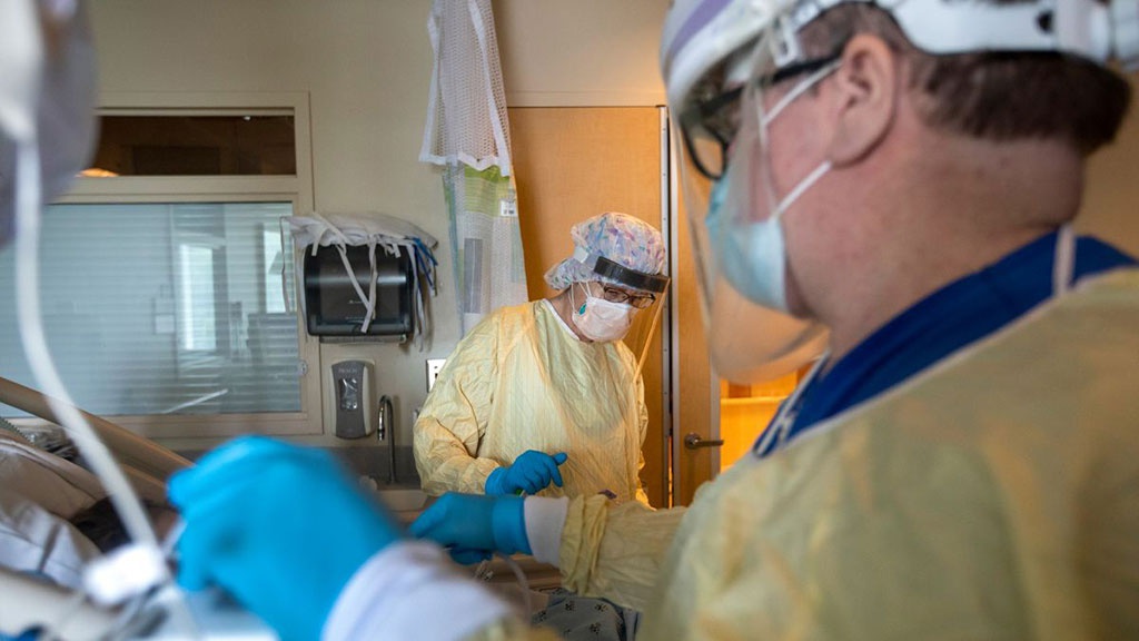 tiem-vaccine1_zzie Hơn 99,99% số người đã tiêm đủ 2 liều vắc xin - không có trường hợp nhiễm Covid-19 nào bị nhập viện hoặc tử vong /// Shutterstock