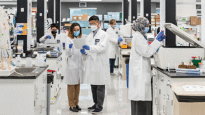 Vắc xin do Vingroup mua cộng nghệ từ Mỹ được Bộ Y tế phê duyệt thử nghiệm lâm sàng /// ẢNH Đ.LAN